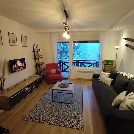 Dve Skije, Sisarka Διαμέρισμα *