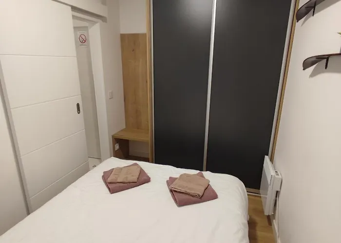 Dve Skije, Sisarka Κοπαόνικ